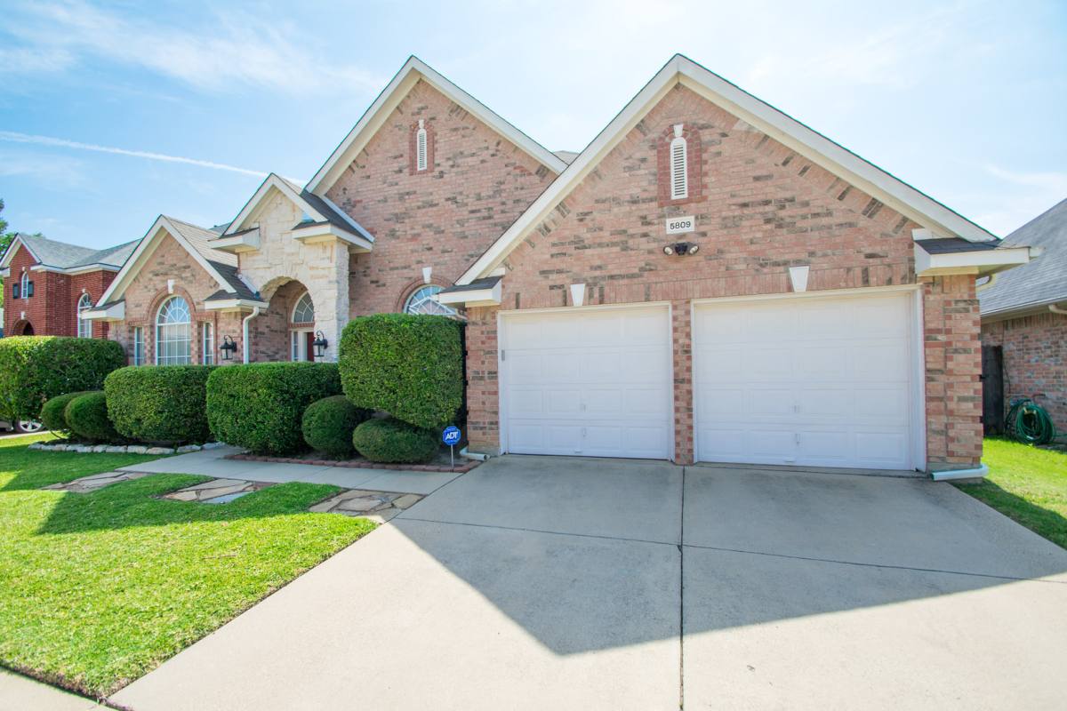 House for rent at 5809 Coldsworth Court, Arlington, TX 76018