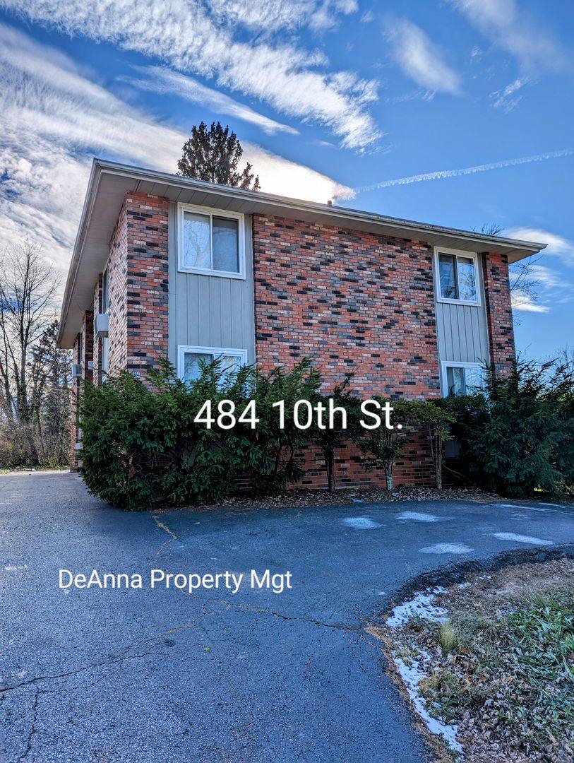Apartment for rent at 484 10th St, Elyria, OH 44035