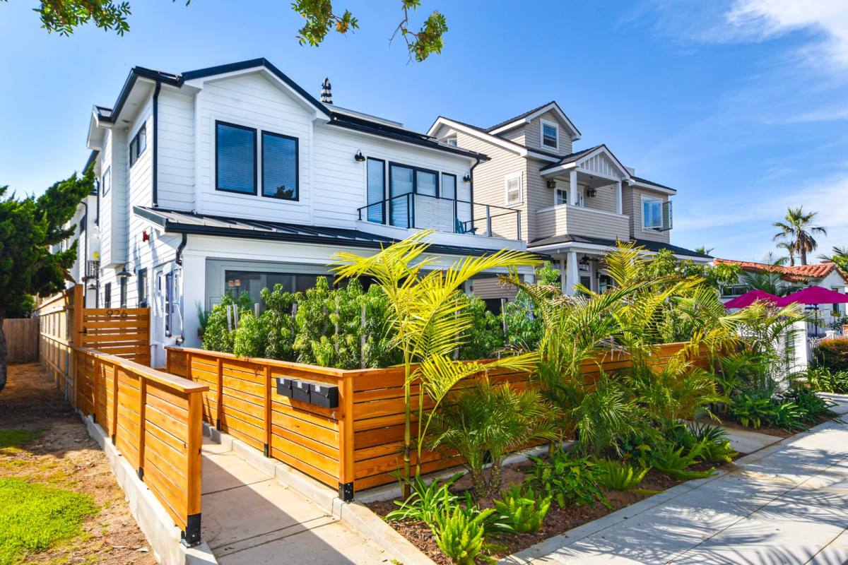 Apartment for rent at 924 D Ave, Coronado, CA 92118