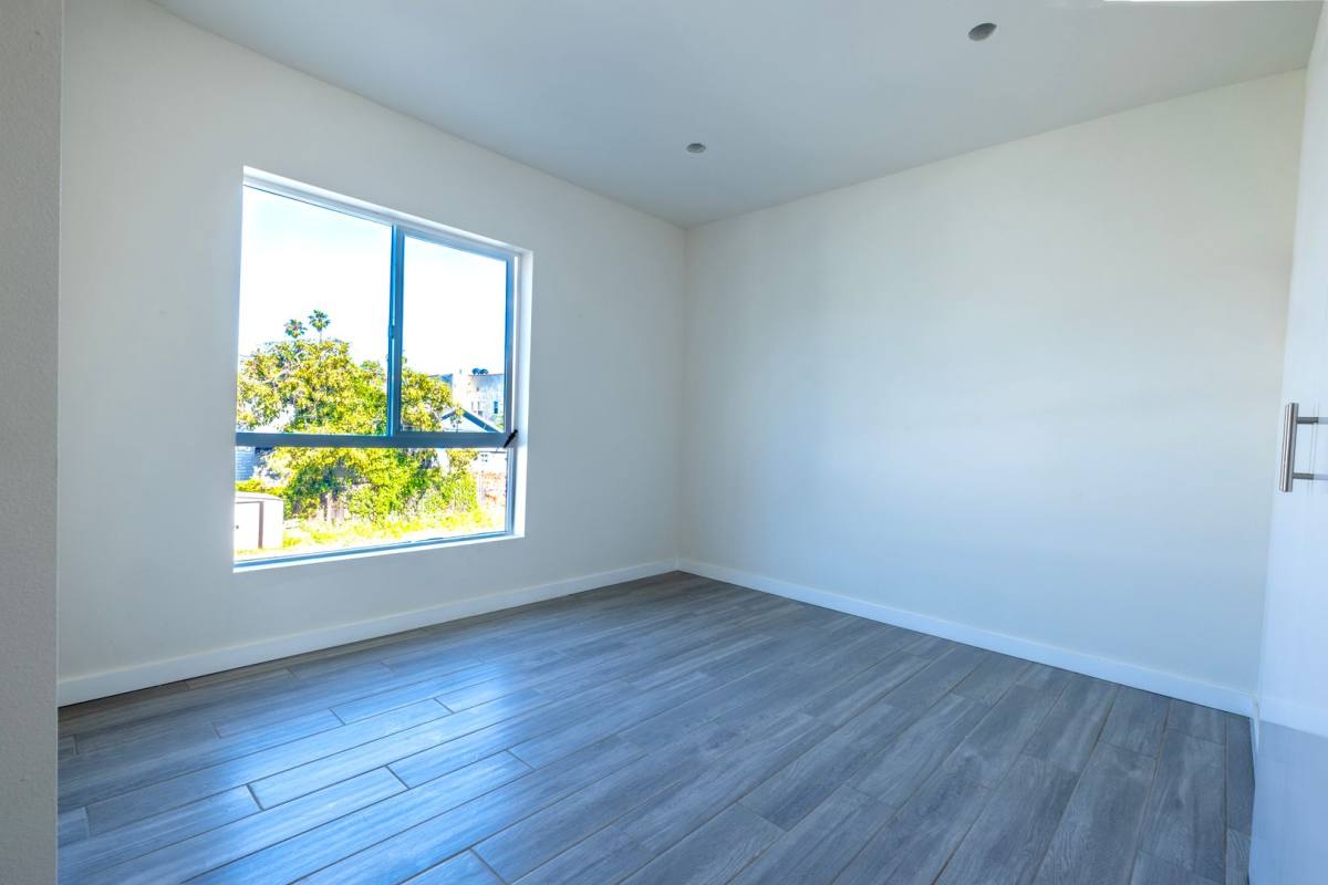 Apartment for rent at 1128-1132 W 39th St, Los Angeles, CA 90037