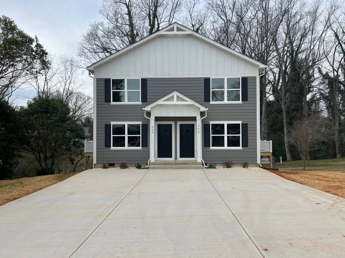Townhouse for rent at 222 22nd Ave, Hickory, NC 28601
