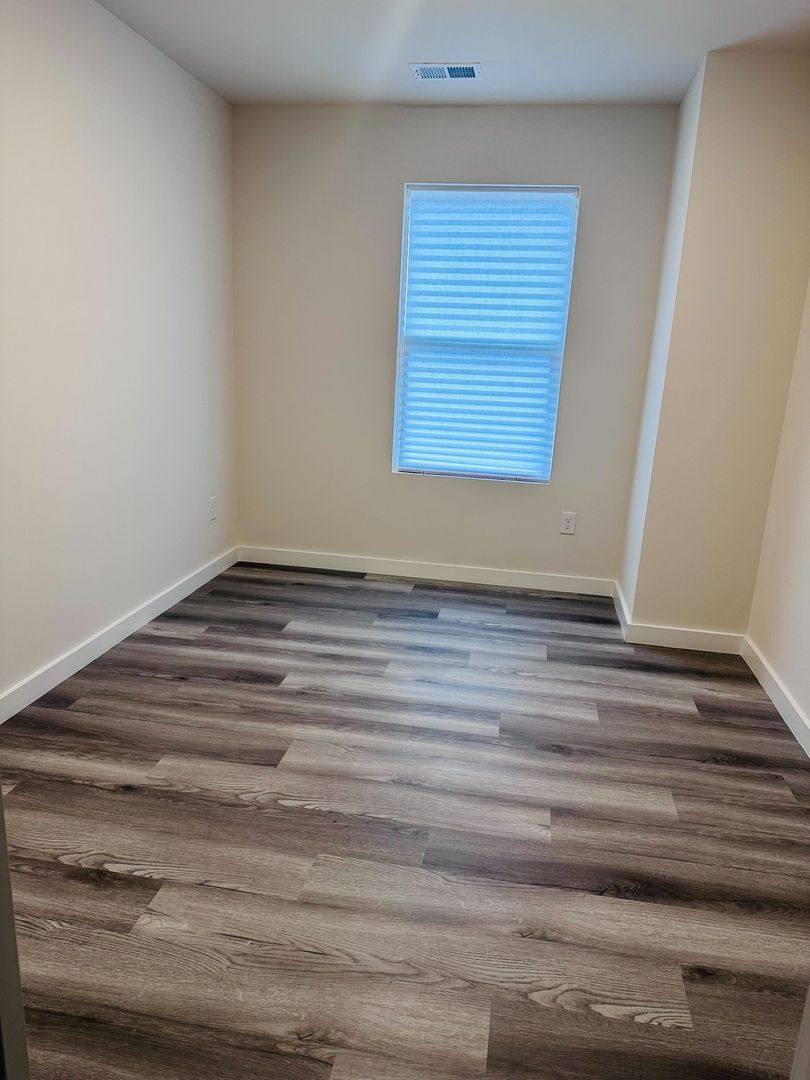 Townhouse for rent at 222 22nd Ave, Hickory, NC 28601