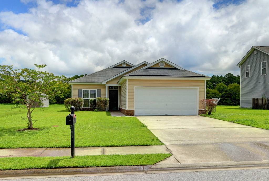 House for rent at 20 Evergreen Oak Dr, Richmond Hill, GA 31324