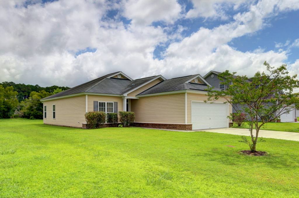 House for rent at 20 Evergreen Oak Dr, Richmond Hill, GA 31324