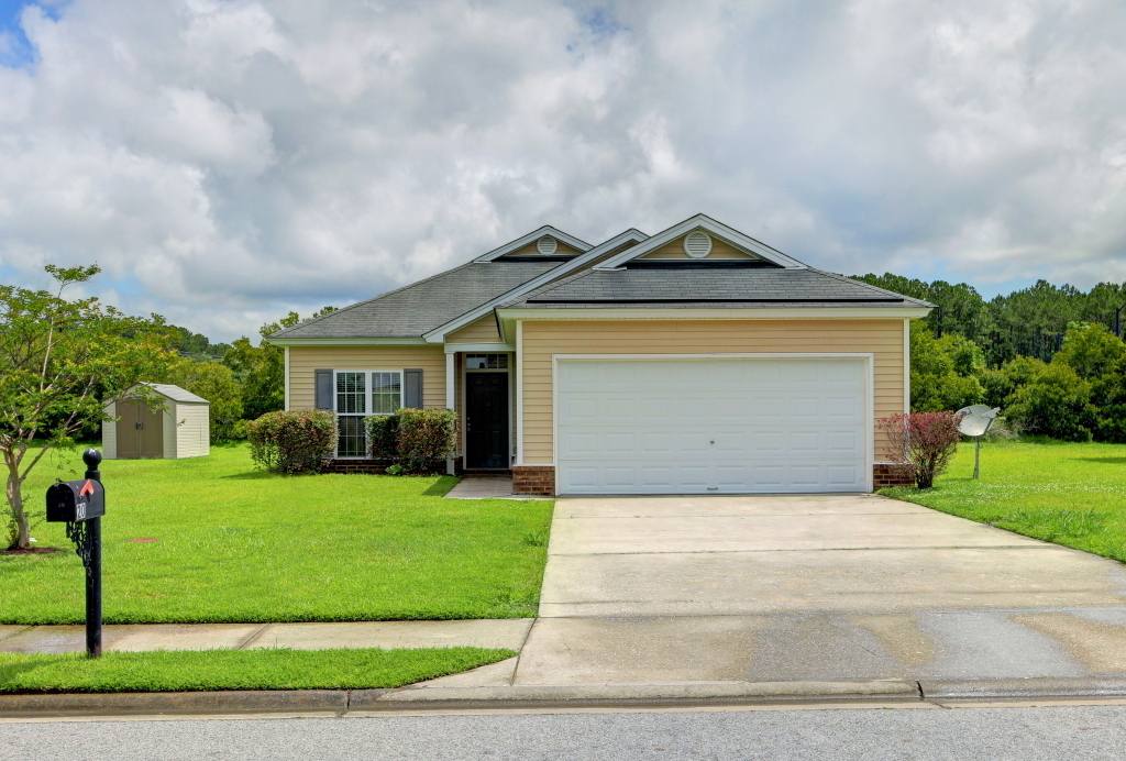House for rent at 20 Evergreen Oak Dr, Richmond Hill, GA 31324