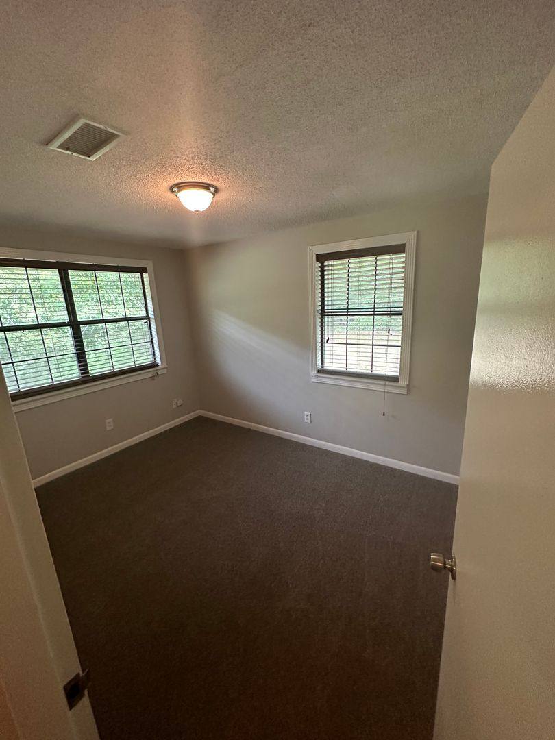 House for rent at 113 County Rd, Deatsville, AL 36022