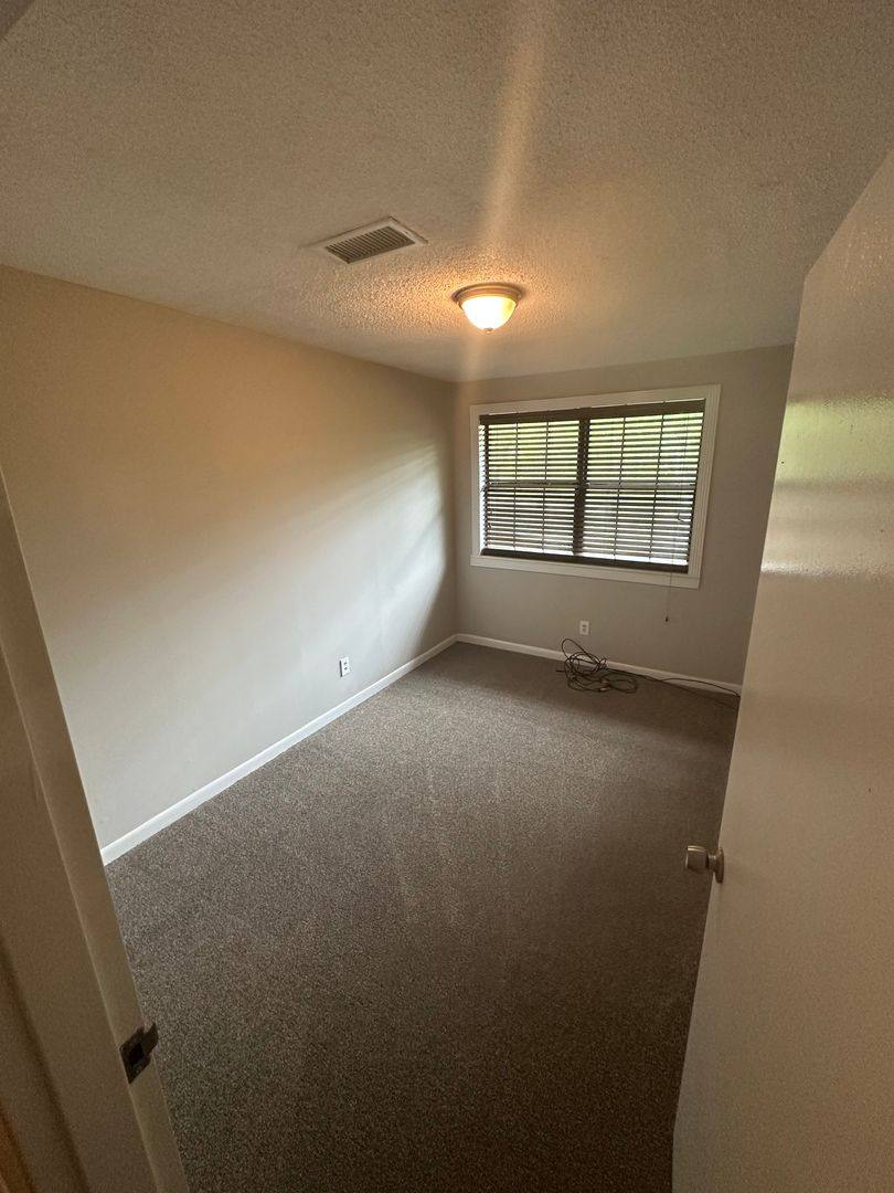 House for rent at 113 County Rd, Deatsville, AL 36022