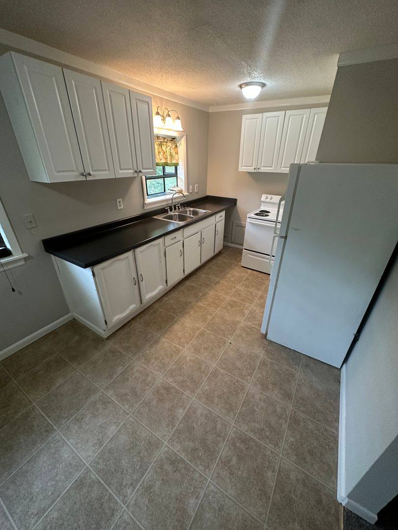 House for rent at 113 County Rd, Deatsville, AL 36022
