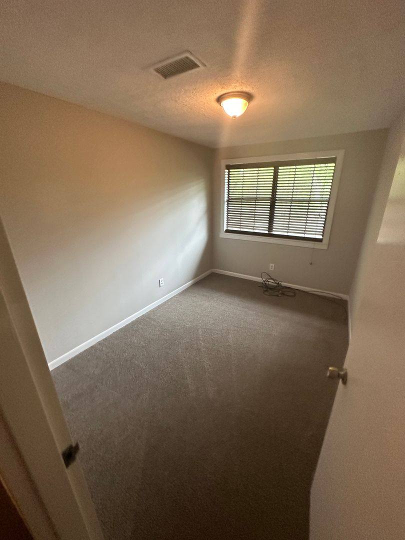 House for rent at 113 County Rd, Deatsville, AL 36022