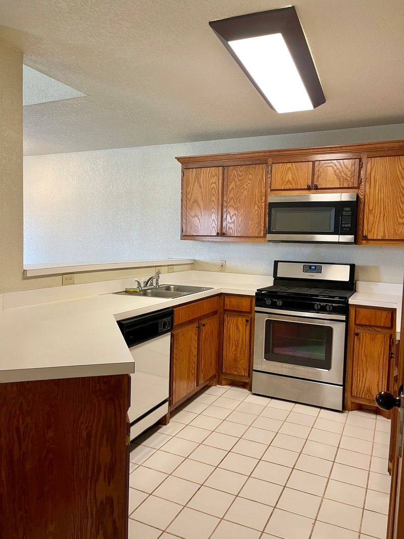 Townhouse for rent at 3320-3322 Ridgecrest Circle, Norman, OK 73072