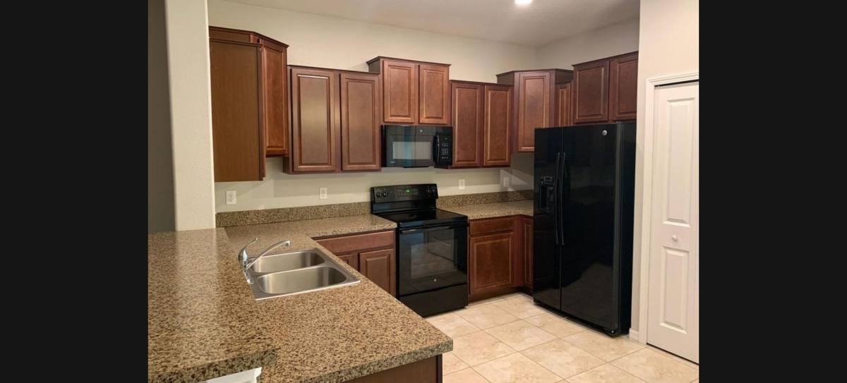 Townhouse for rent at 12961 Utopia Gardens Way, Riverview, FL 33579