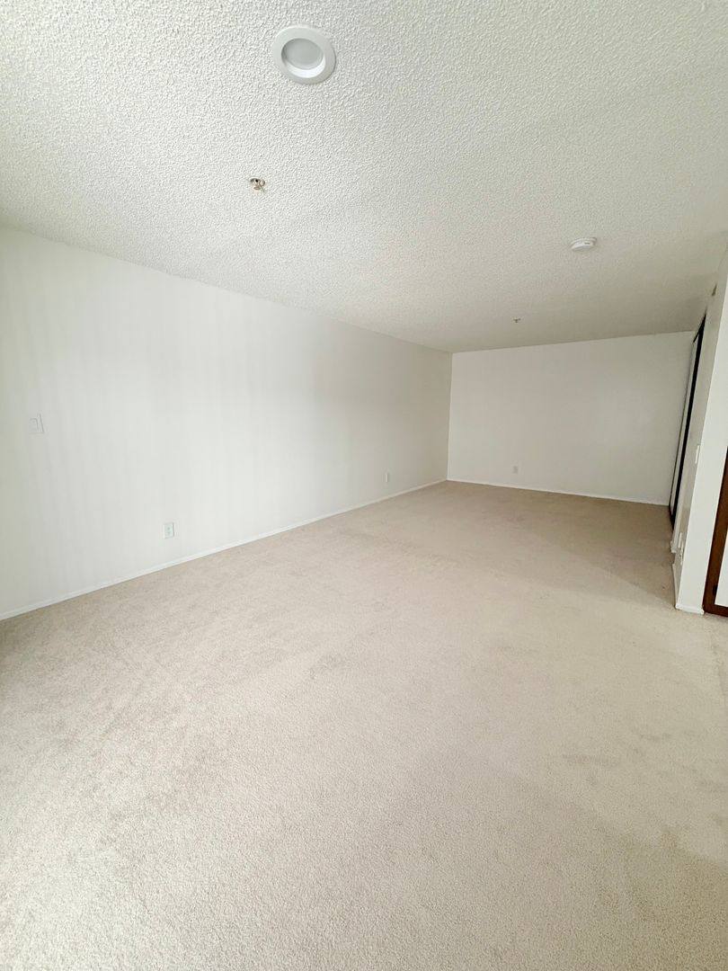 Apartment for rent at 400 S Westmoreland Ave, Los Angeles, CA 90020