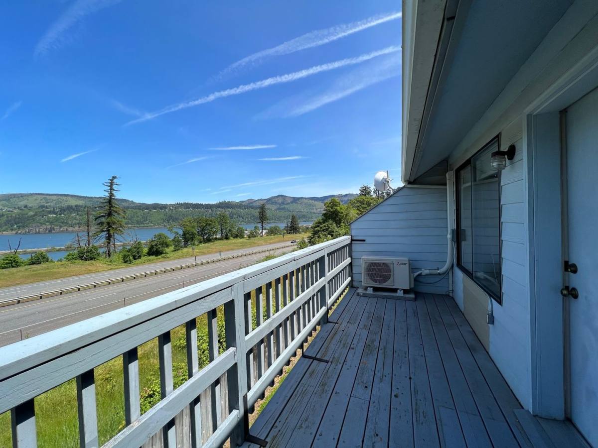 Condo for rent at 301 N 15th St, Hood River, OR 97031