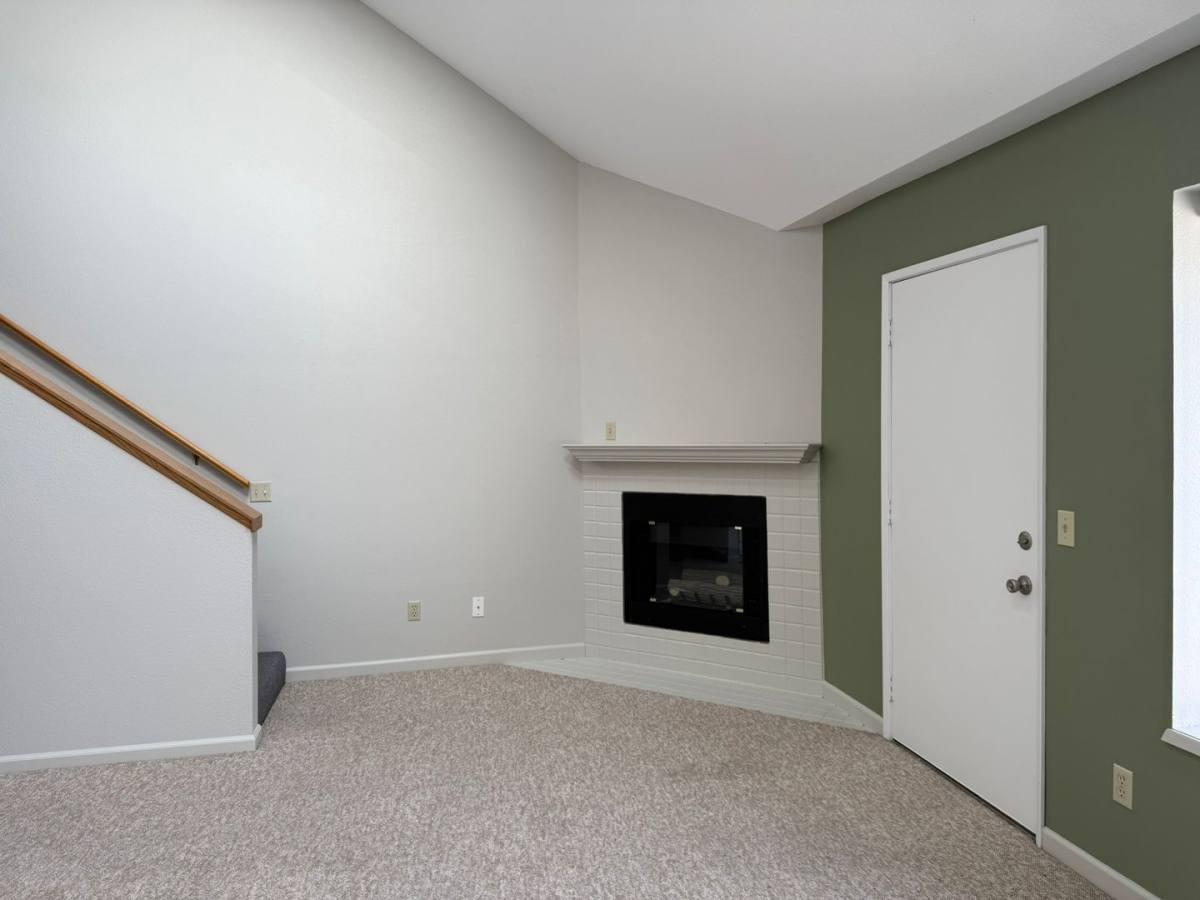 Condo for rent at 301 N 15th St, Hood River, OR 97031