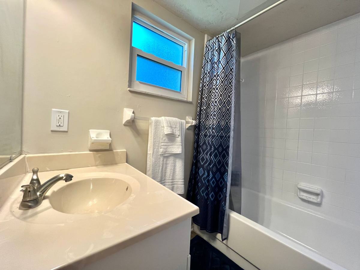 Apartment for rent at 4771 100th Way N, Saint Petersburg, FL 33708