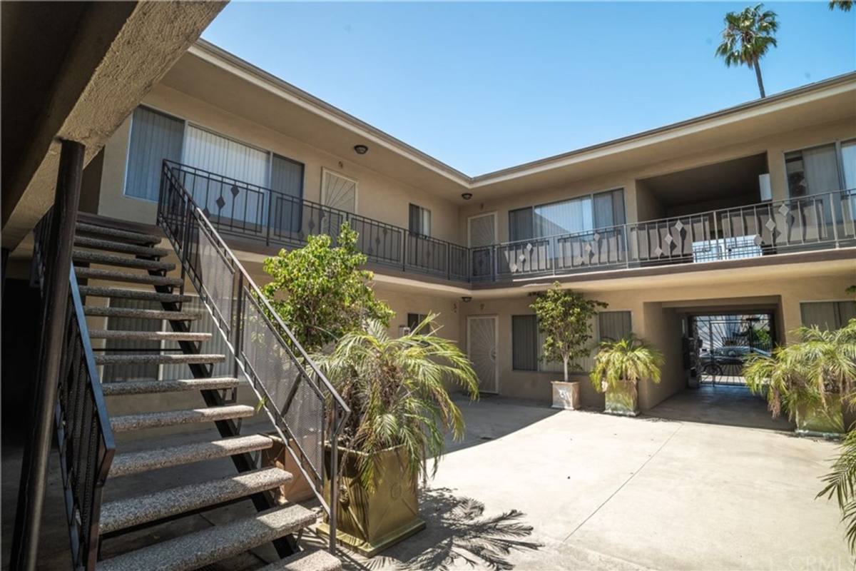 Apartment for rent at 362 E Louise St, Long Beach, CA 90805