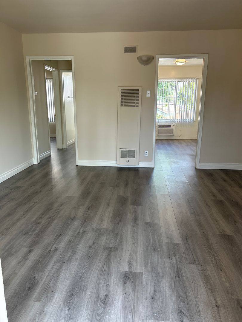 Apartment for rent at 12425 Oxnard St, North Hollywood, CA 91606