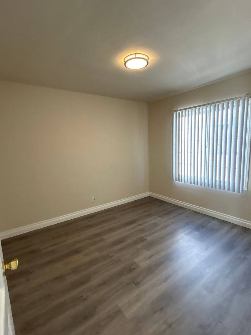 Apartment for rent at 12425 Oxnard St, North Hollywood, CA 91606