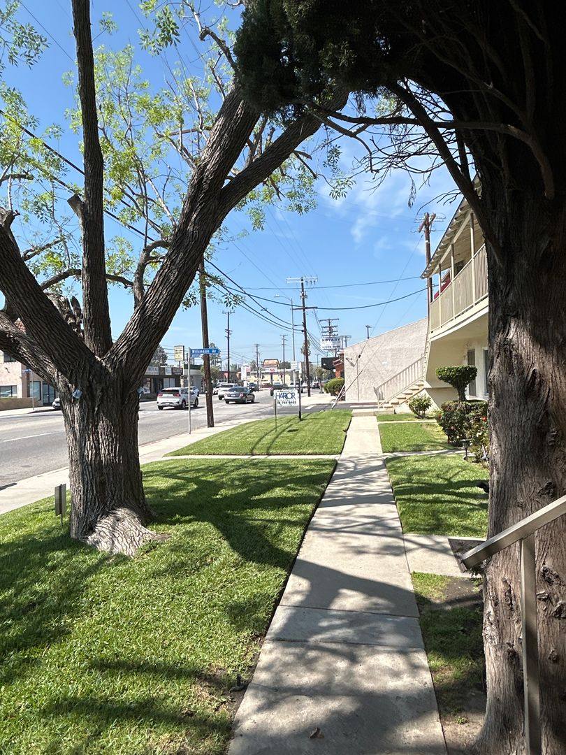 Apartment for rent at 12425 Oxnard St, North Hollywood, CA 91606