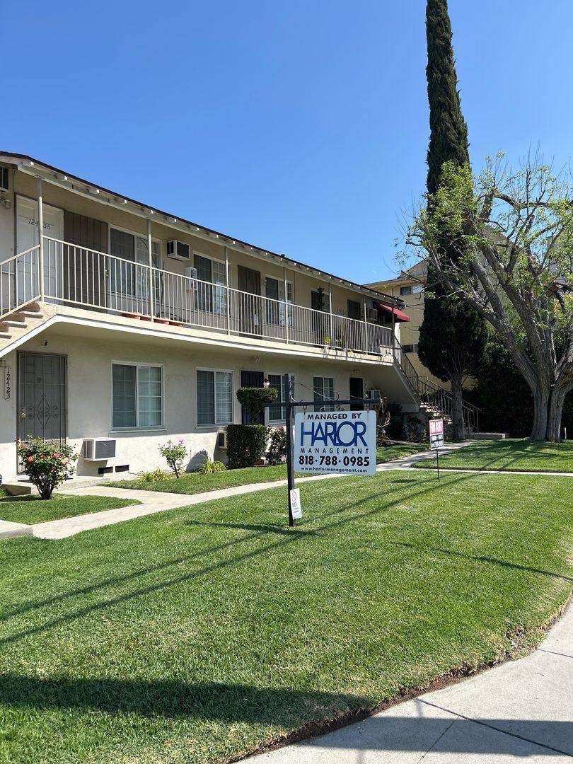 Apartment for rent at 12425 Oxnard St, North Hollywood, CA 91606