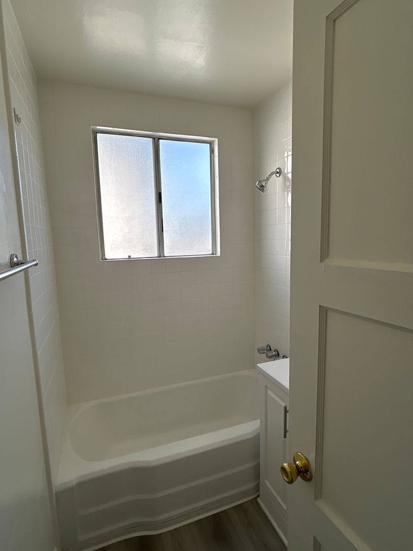 Apartment for rent at 12425 Oxnard St, North Hollywood, CA 91606