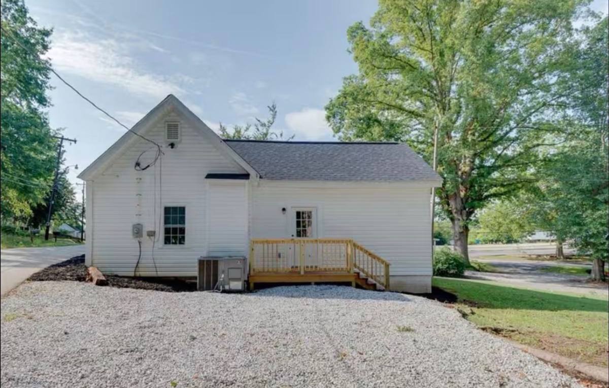 House for rent at 9 Dixie Ave, Liberty, SC 29657