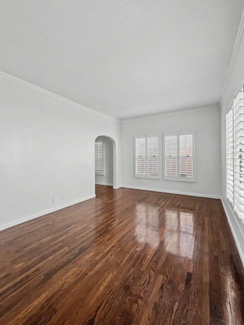 Apartment for rent at 203 N Almont Dr, Beverly Hills, CA 90211
