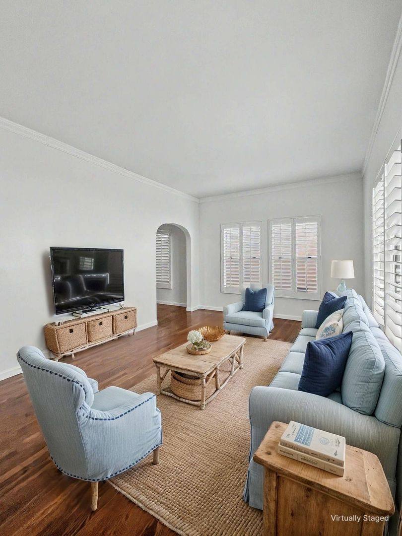 Apartment for rent at 203 N Almont Dr, Beverly Hills, CA 90211
