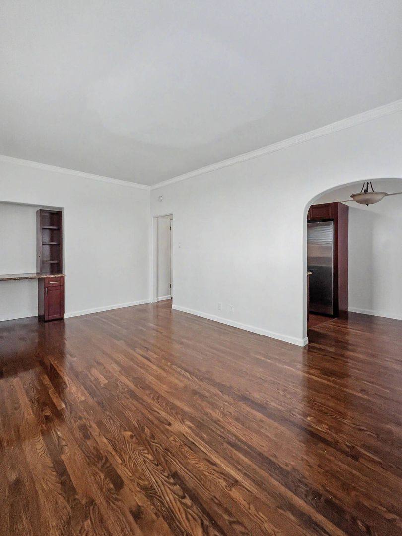 Apartment for rent at 203 N Almont Dr, Beverly Hills, CA 90211