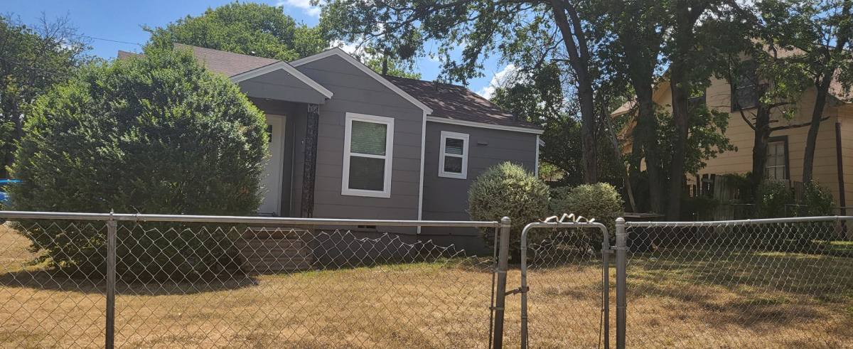 House for rent at 501 A Parkdale Ave, Fort Worth, TX 76105