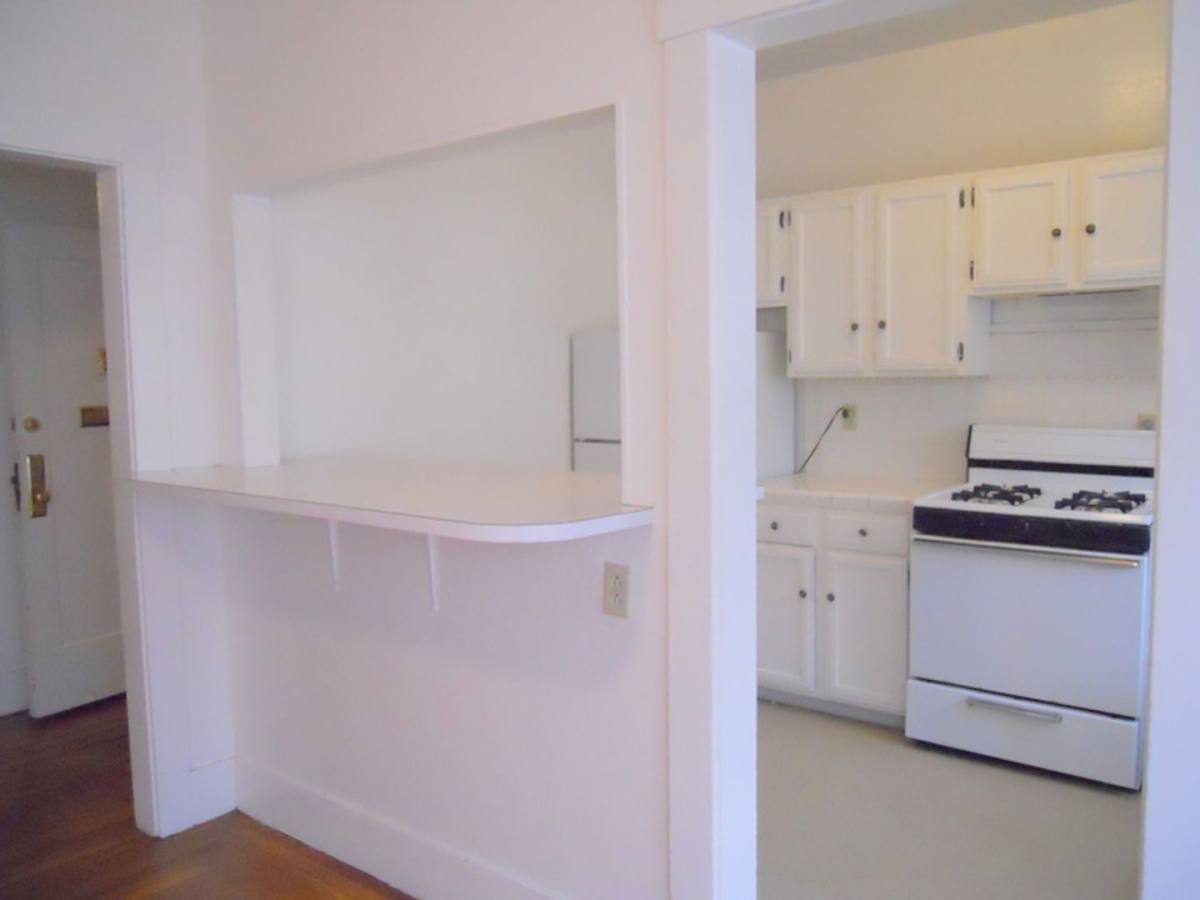 Apartment for rent at 809 E 28th St, Oakland, CA 94606