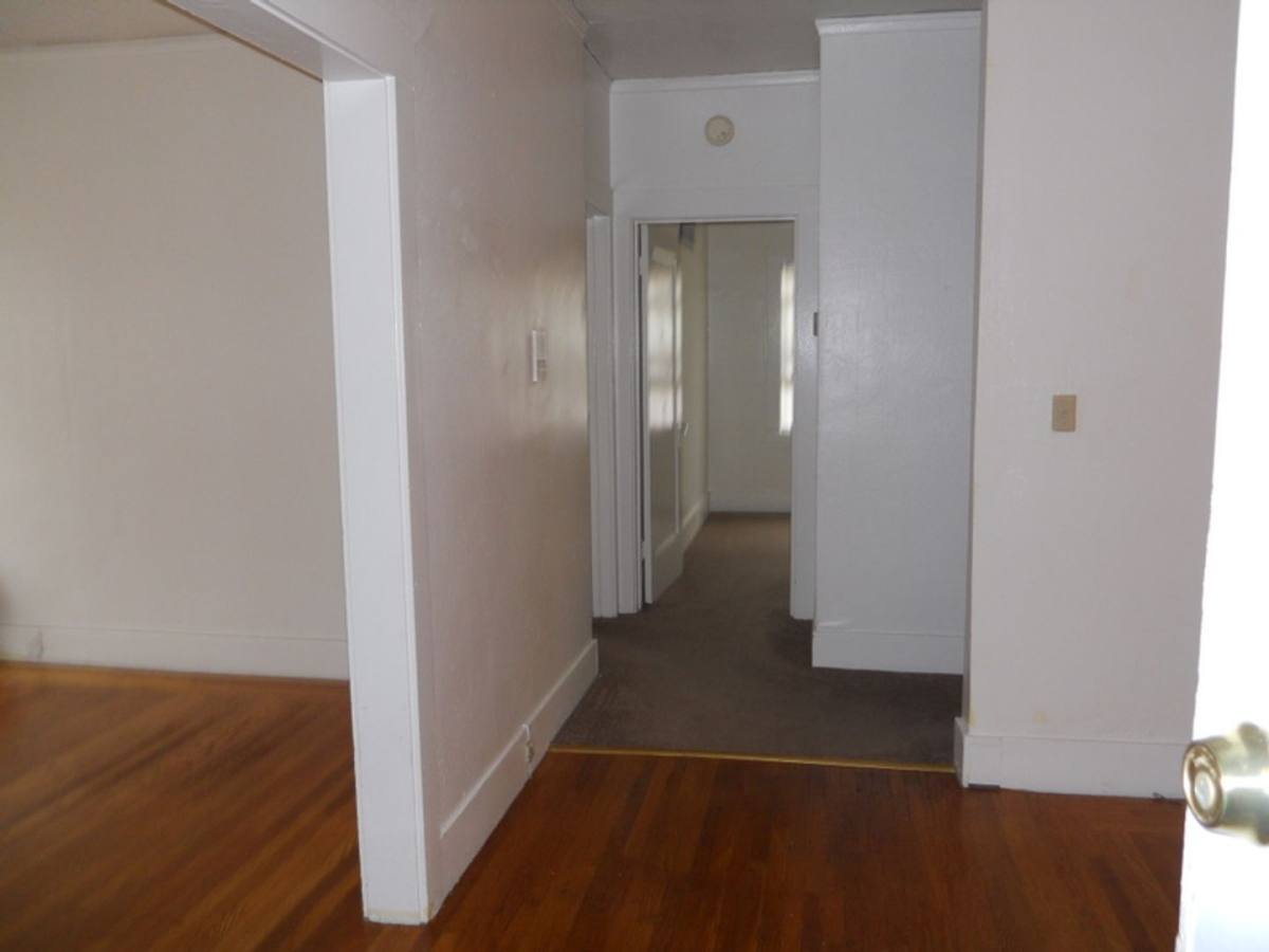 Apartment for rent at 809 E 28th St, Oakland, CA 94606