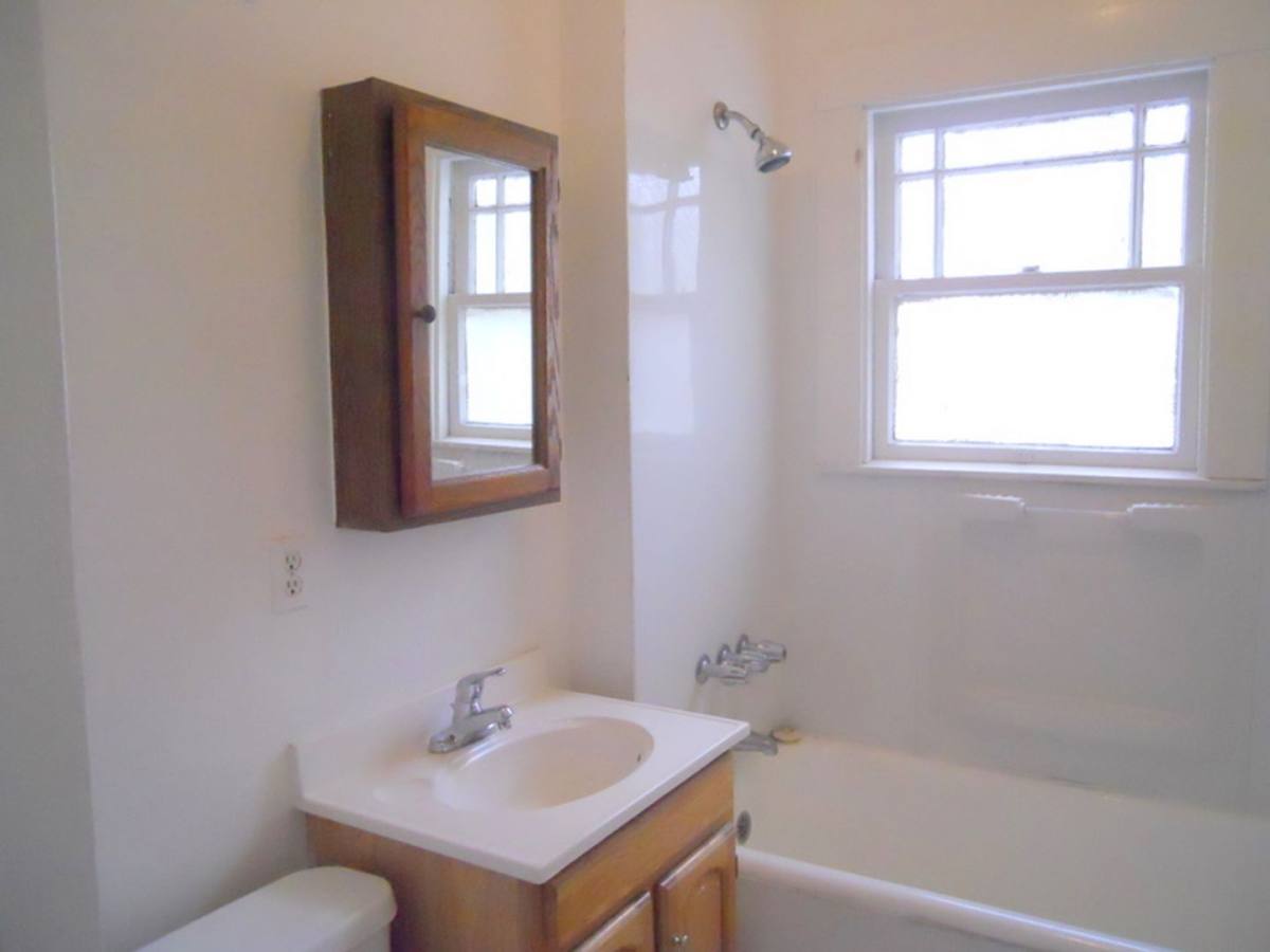 Apartment for rent at 809 E 28th St, Oakland, CA 94606