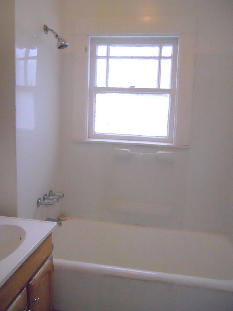 Apartment for rent at 809 E 28th St, Oakland, CA 94606