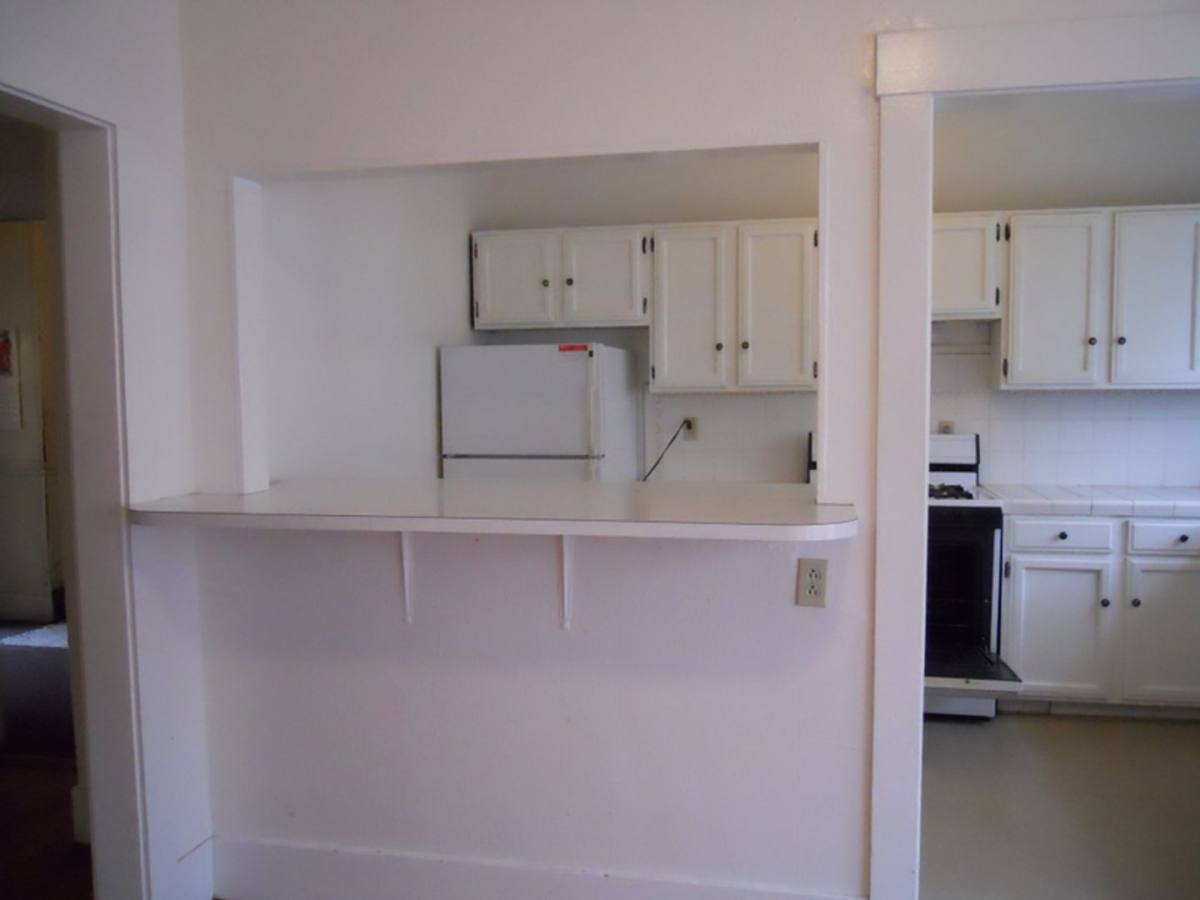 Apartment for rent at 809 E 28th St, Oakland, CA 94606