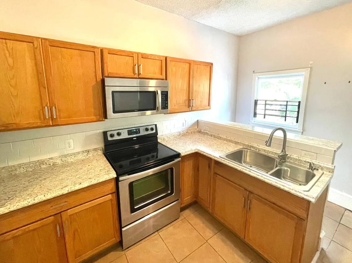 Apartment for rent at 2206 Barnard St, Savannah, GA 31401