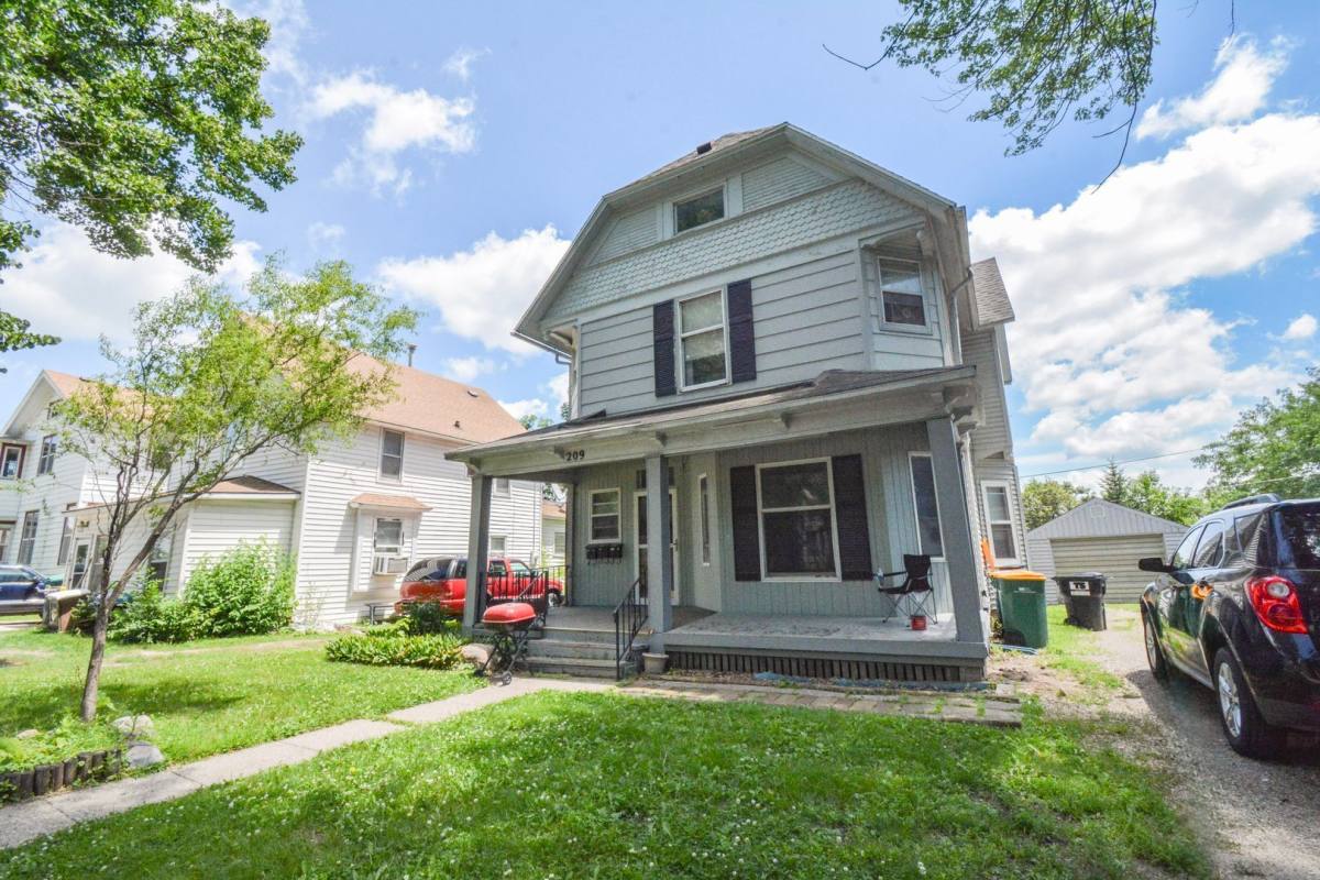 Apartment for rent at 209 S Pearl St, Albert Lea, MN 56007