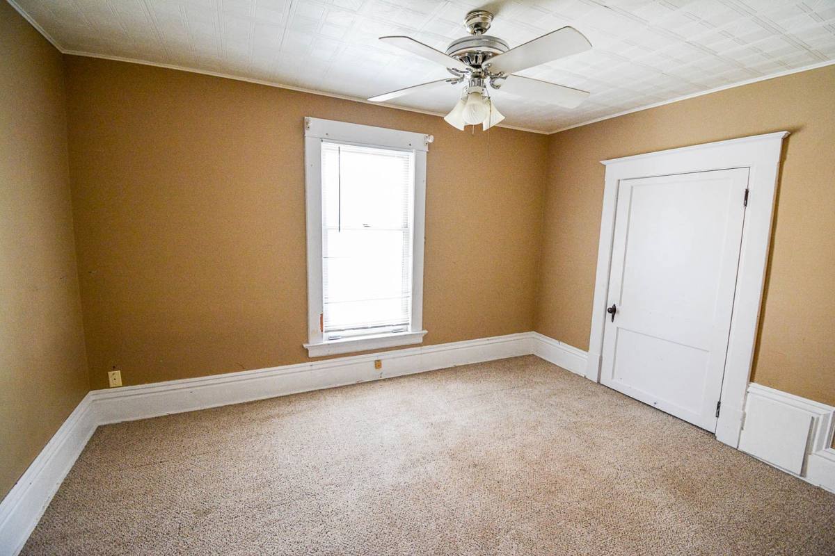 Apartment for rent at 209 S Pearl St, Albert Lea, MN 56007