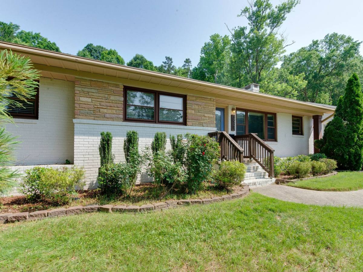 House for rent at 3921 Sheffield Dr, Charlotte, NC 28205