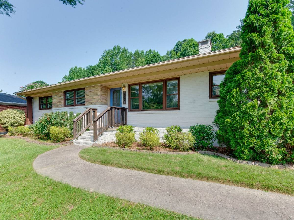 House for rent at 3921 Sheffield Dr, Charlotte, NC 28205