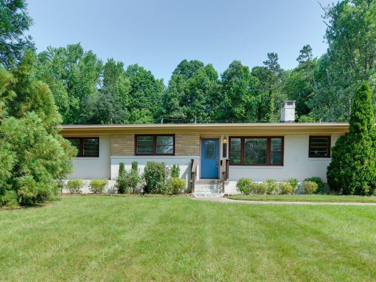 House for rent at 3921 Sheffield Dr, Charlotte, NC 28205