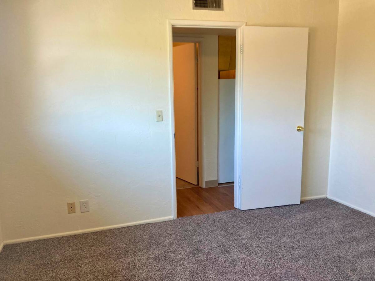 Apartment for rent at 2705 Oak St, Eugene, OR 97405