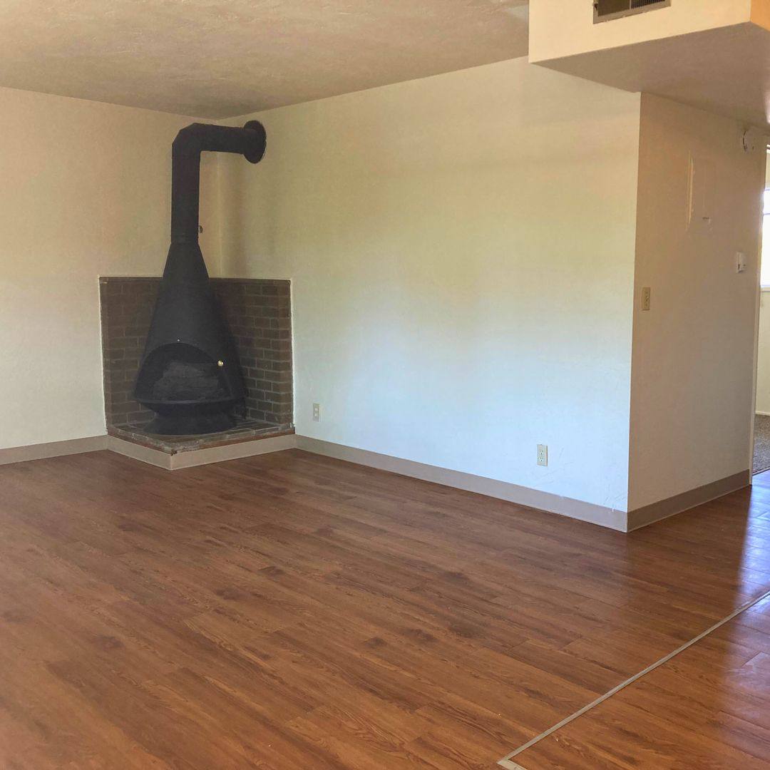 Apartment for rent at 2705 Oak St, Eugene, OR 97405