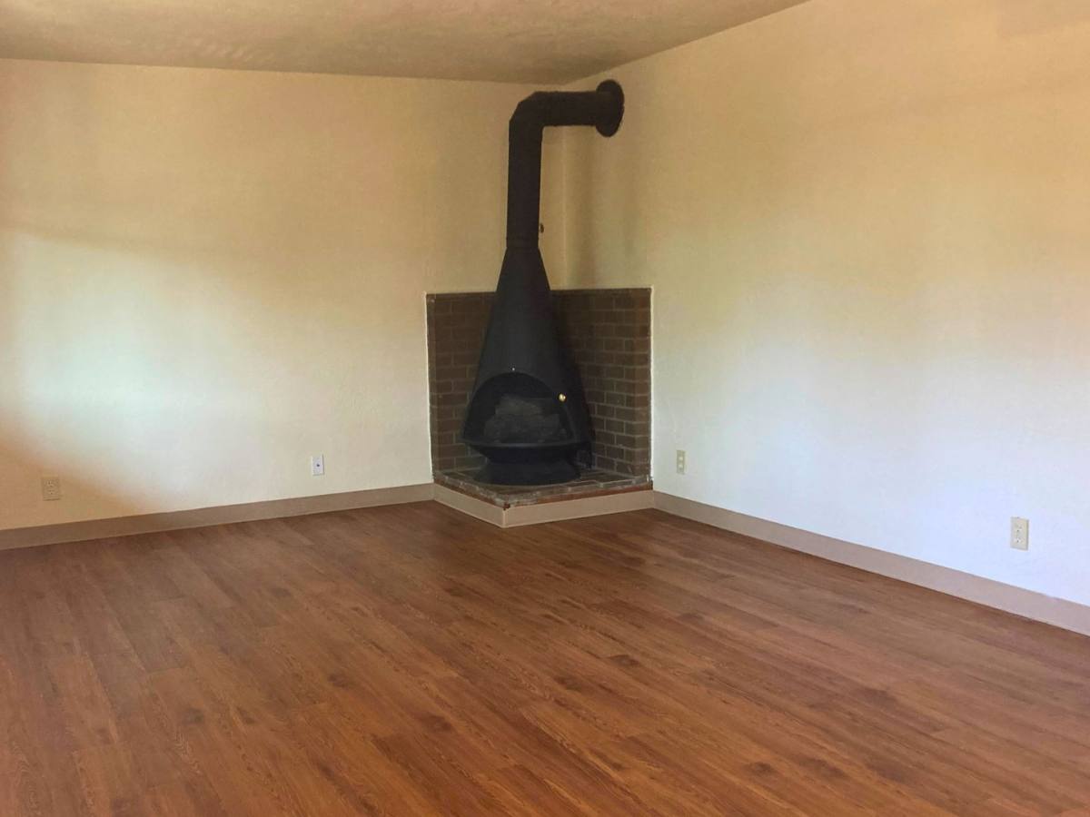 Apartment for rent at 2705 Oak St, Eugene, OR 97405