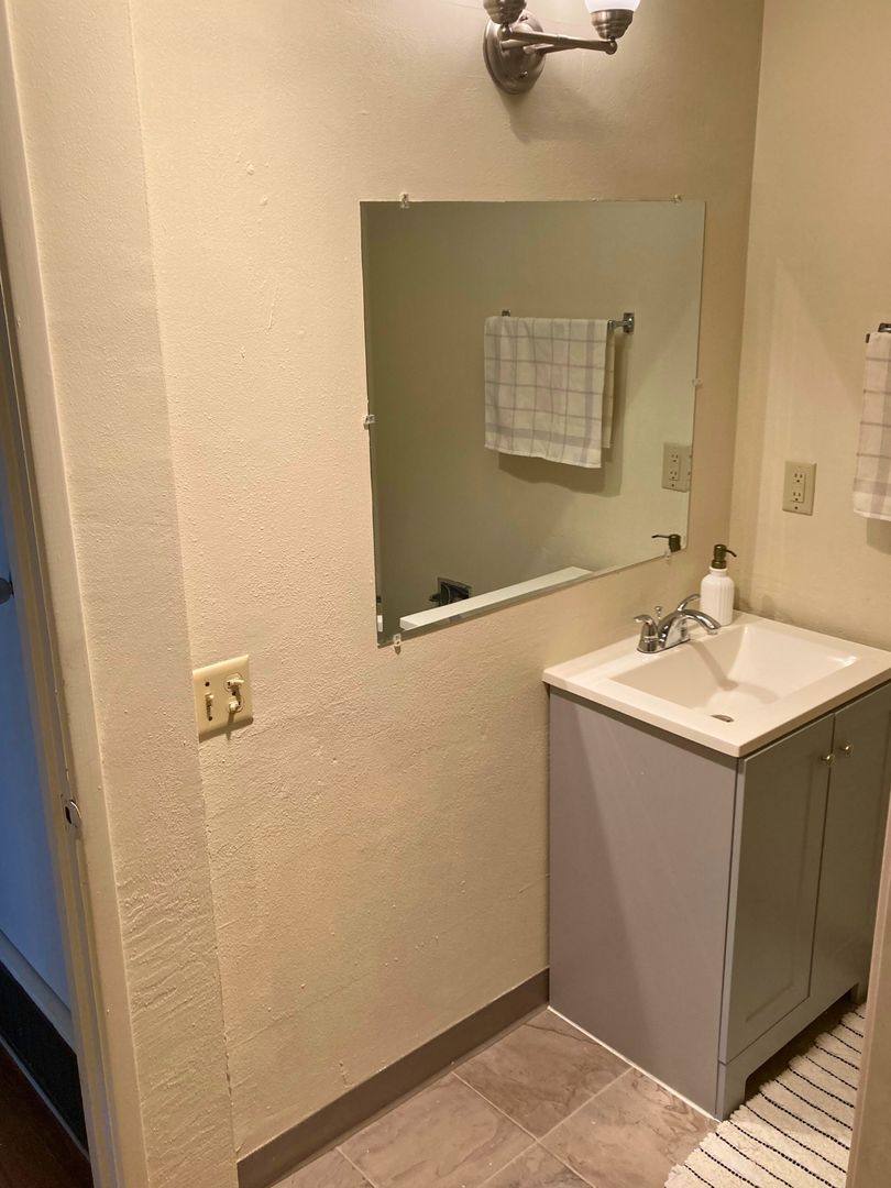 Apartment for rent at 2705 Oak St, Eugene, OR 97405