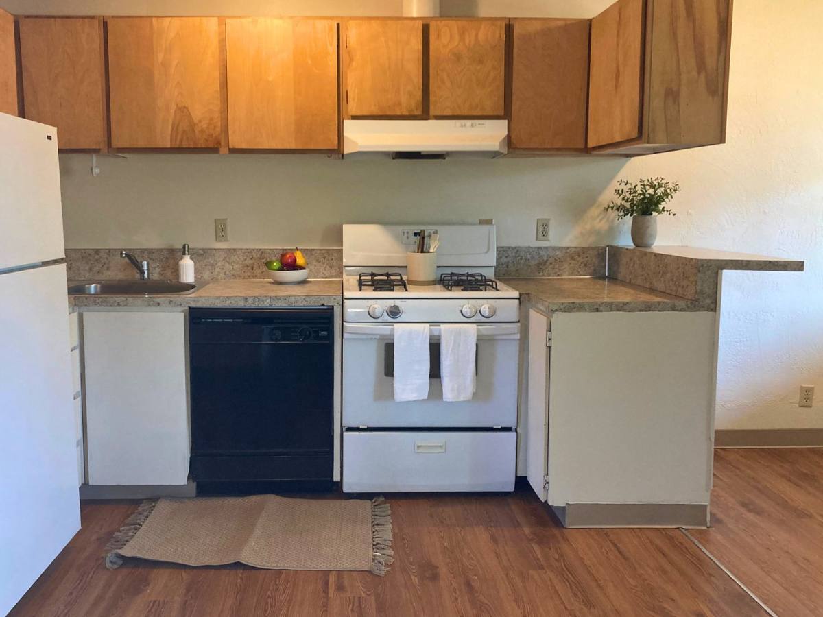 Apartment for rent at 2705 Oak St, Eugene, OR 97405