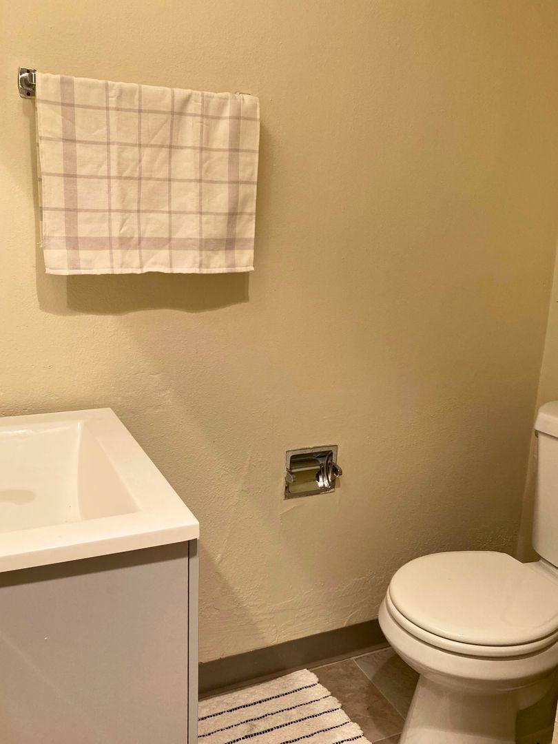 Apartment for rent at 2705 Oak St, Eugene, OR 97405
