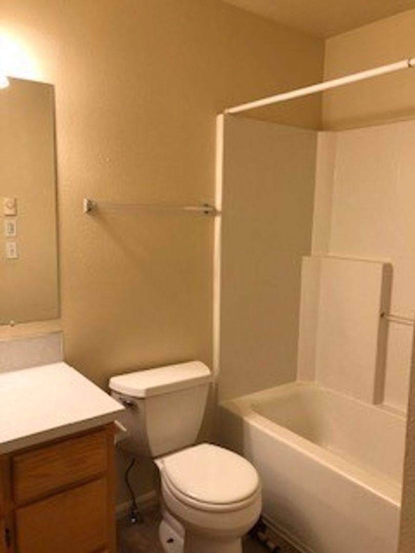 Townhouse for rent at 2609 S Cloverleaf Loop, Springfield, OR 97477