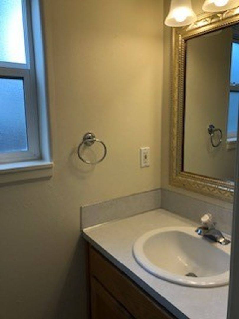 Townhouse for rent at 2609 S Cloverleaf Loop, Springfield, OR 97477