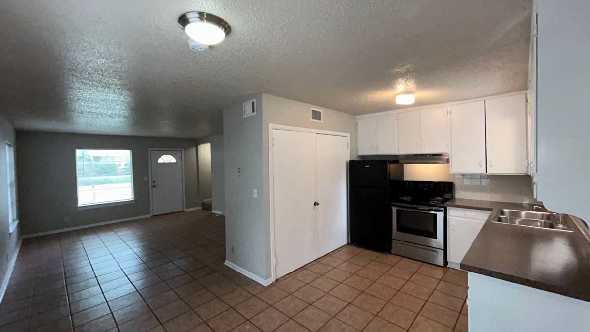 Townhouse for rent at 3211 Rogers Ave, Fort Worth, TX 76109